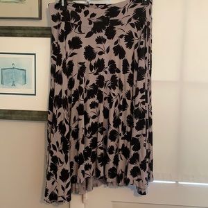 XL skirt, floral, below knee